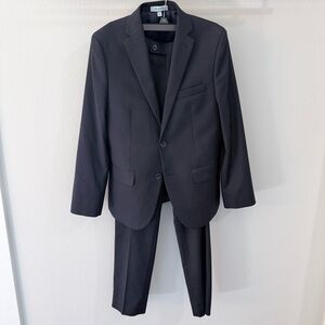 Class Club boy’s modern fit navy suit size 14